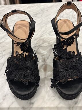 Black lace platform